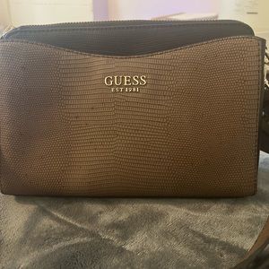 Guess Lyndi girlfriend crossbody beige